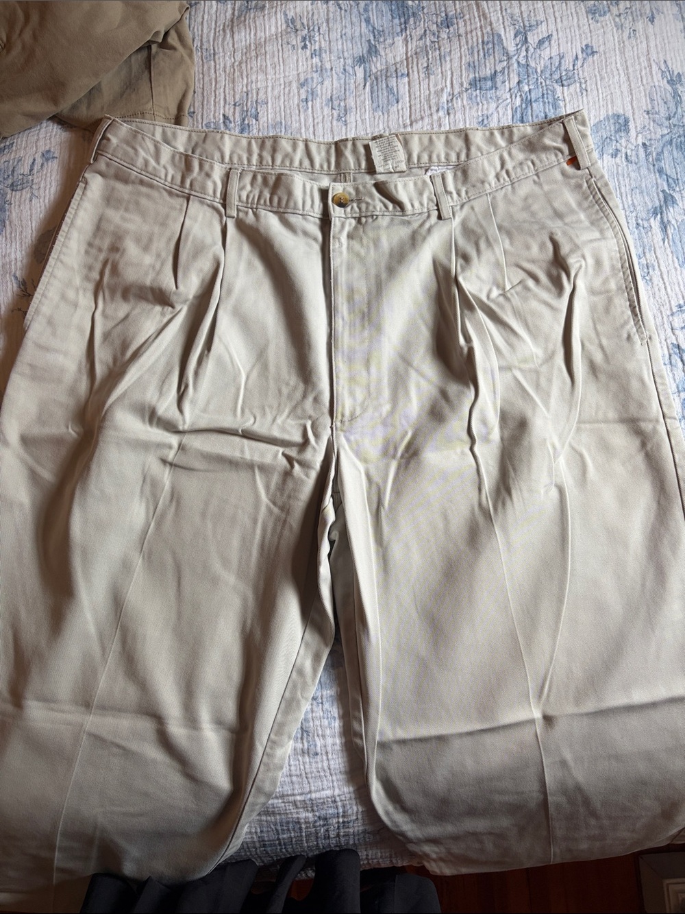Classic Pleated Khaki Trousers LL BEAN 40x34